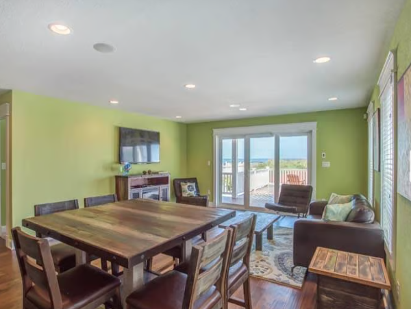 Luxurious Oceanfront Estate in Kill Devil Hills - Perfect for Large Groups